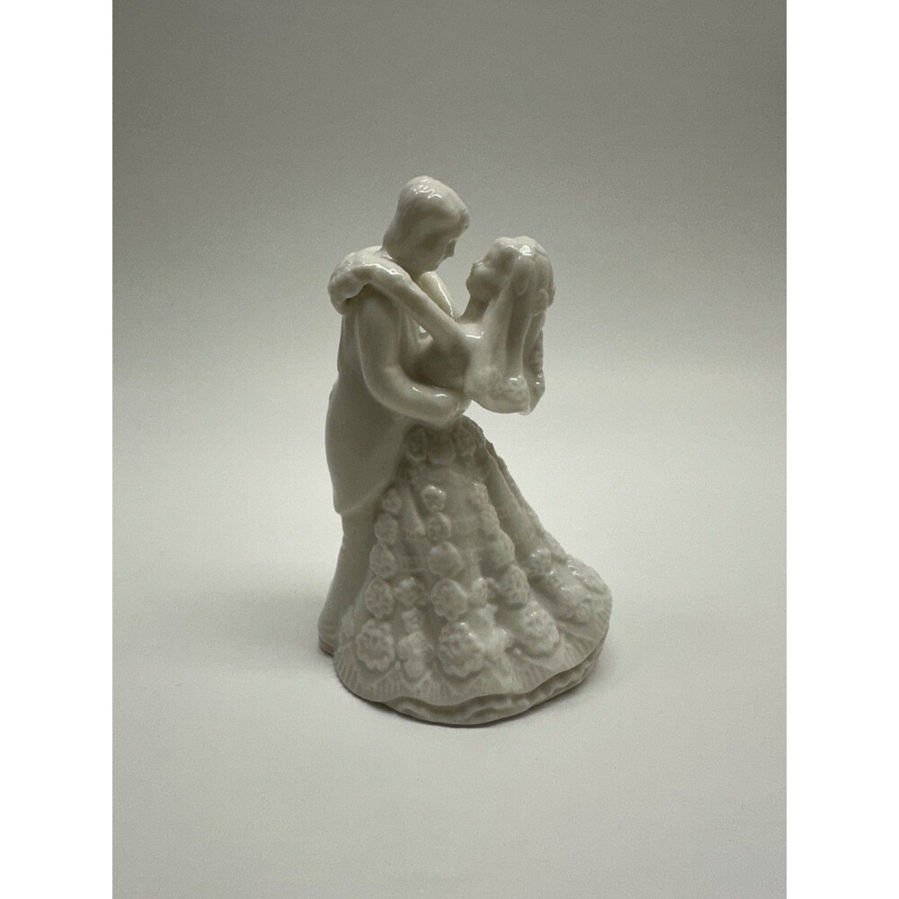 White Porcelain Bride Groom Wedding Couple Figurine Cake Topper Romantic Decor